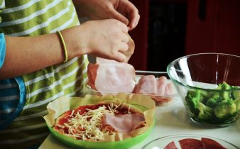 Las cinco reglas básicas para cocinar con niños y pasar tiempo de calidad con ellos - Sweetter